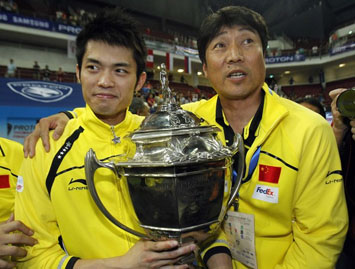 Лин Дан блести на финала на „Томас къп”